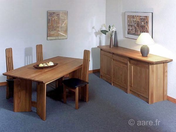 Vue du bahut Ariane en orme massif, 3 portes et 1 tiroir, salle à manger.
